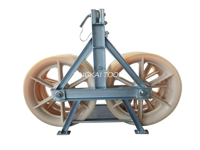 Tandem Stringing Blocks Kanggo Stringing Loro Lan Telung Garis Konduktor Bundled